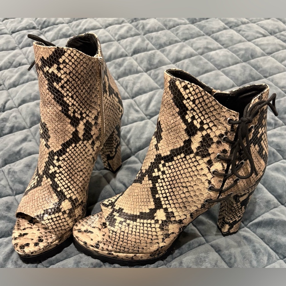 Women’s size 8, All Saints Snakeskin Ankle Peep Toe Boots - Picture 3 of 4